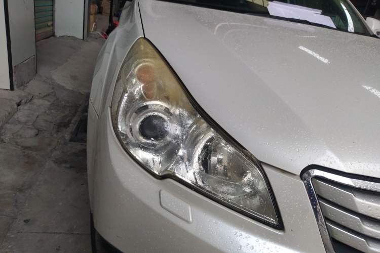 Used Subaru Outback 2011 2.5i Luxury Edition Right Front Headlight