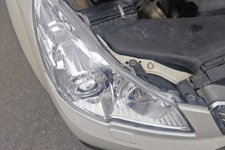 Used Subaru Outback 2011 2.5i Luxury Edition Right Front Headlight