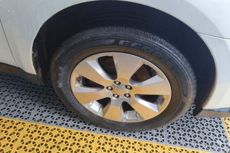 Used Subaru Outback 2011 2.5i Luxury Edition Right Front Wheel Hub