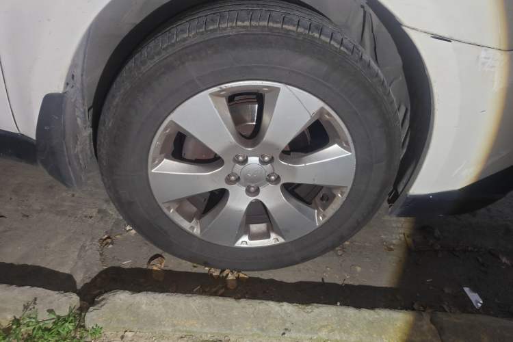 Used Subaru Outback 2011 2.5i Luxury Navigation Edition Right Front Wheel Hub