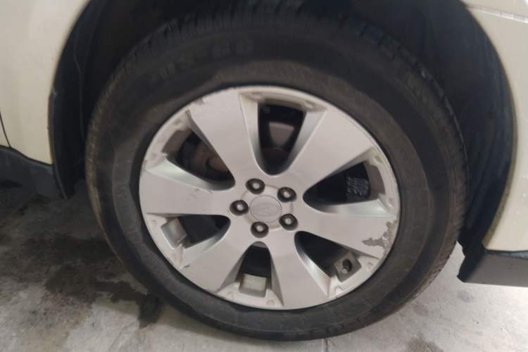 Used Subaru Outback 2011 2.5i Luxury Edition Right Front Wheel Hub