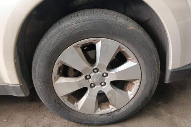 Used Subaru Outback 2011 2.5i Luxury Edition Right Front Wheel Hub