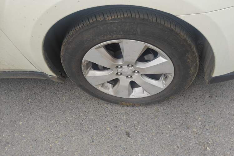 Used Subaru Outback 2011 2.5i Luxury Edition Right Front Wheel Hub