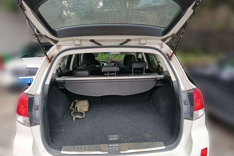 Used Subaru Outback 2011 2.5i Luxury Edition Trunk
