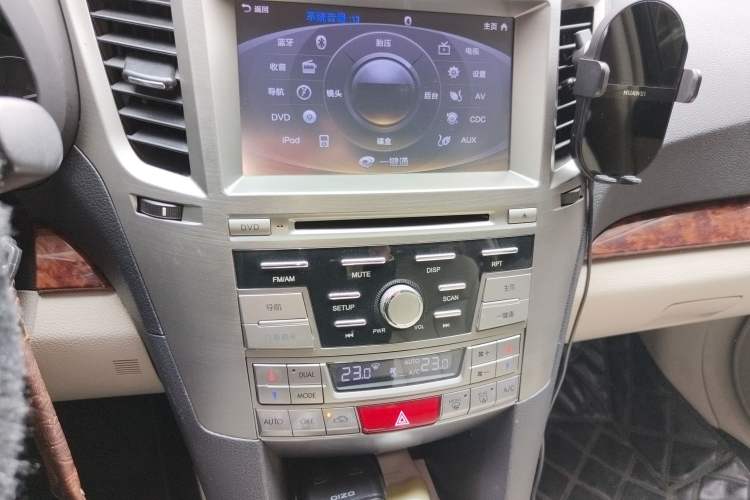 Used Subaru Outback 2011 2.5i Luxury Navigation Edition Audio And AC Panel