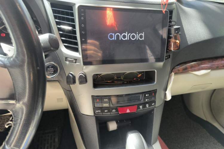 Used Subaru Outback 2011 2.5i Luxury Edition Audio And AC Panel