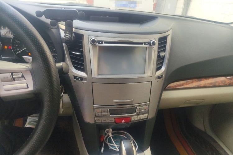 Used Subaru Outback 2011 2.5i Luxury Edition Audio And AC Panel