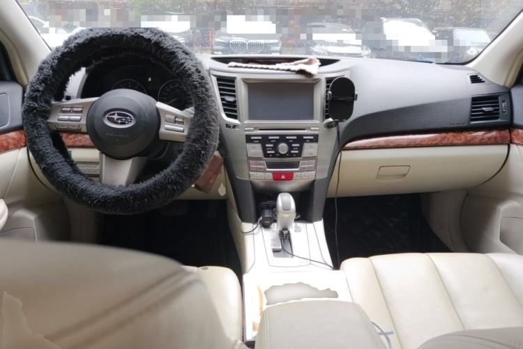 Used Subaru Outback 2011 2.5i Luxury Navigation Edition Center Console