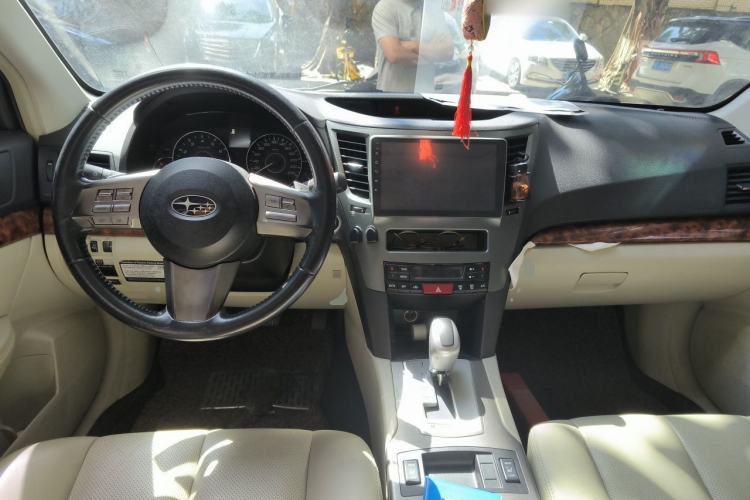 Used Subaru Outback 2011 2.5i Luxury Edition Center Console