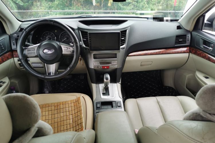 Used Subaru Outback 2011 2.5i Luxury Edition Center Console
