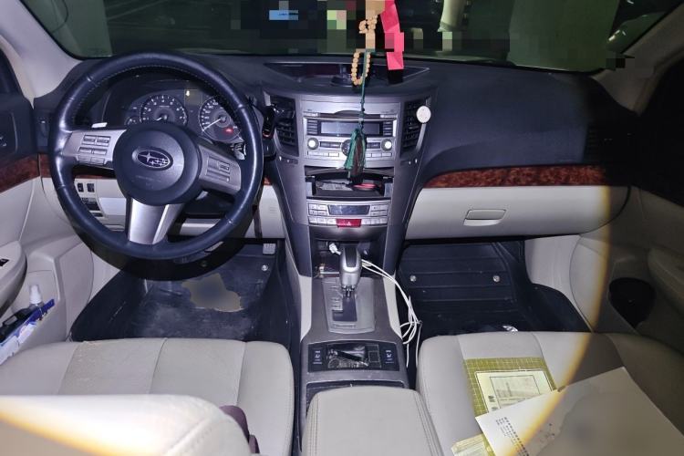 Used Subaru Outback 2011 2.5i Luxury Edition Center Console