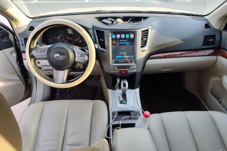 Used Subaru Outback 2011 2.5i Luxury Edition Center Console
