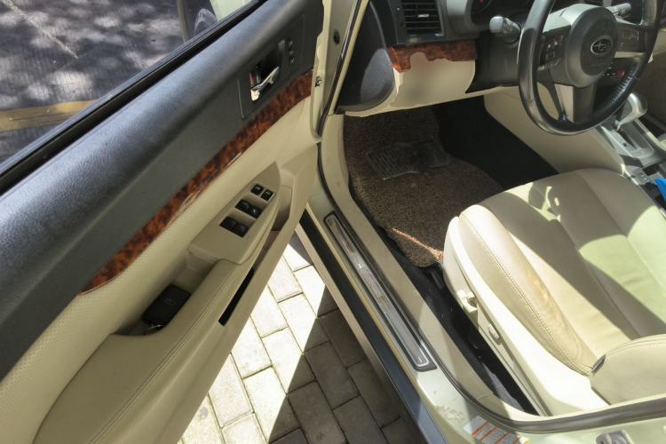 Used Subaru Outback 2011 2.5i Luxury Edition Driver Seat