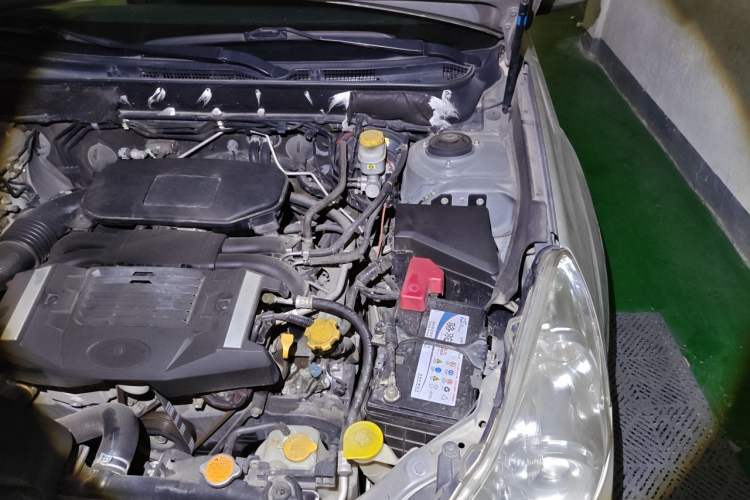 Used Subaru Outback 2011 2.5i Luxury Edition Engine Bay Left