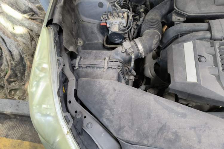 Used Subaru Outback 2011 2.5i Luxury Edition Engine Bay Right