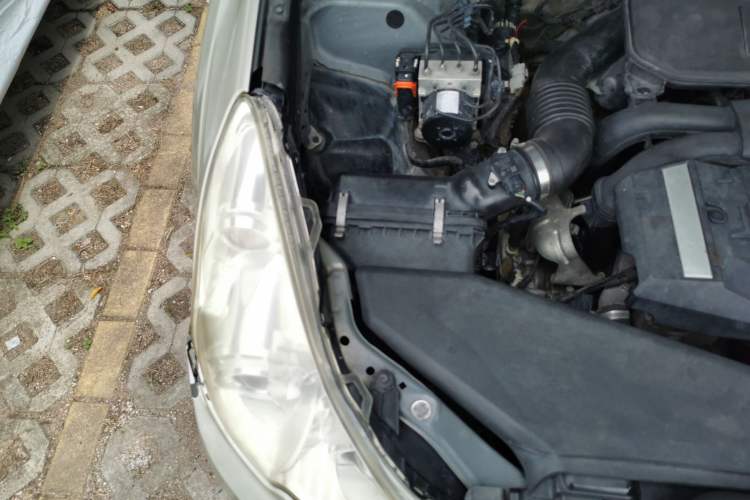 Used Subaru Outback 2011 2.5i Luxury Edition Engine Bay Right