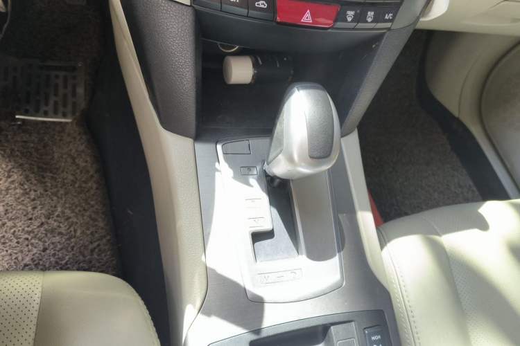 Used Subaru Outback 2011 2.5i Luxury Edition Gear Lever