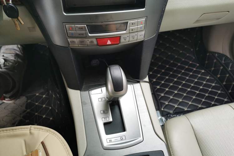 Used Subaru Outback 2011 2.5i Luxury Edition Gear Lever
