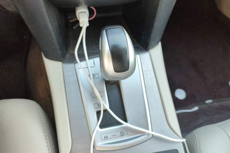 Used Subaru Outback 2011 2.5i Luxury Edition Gear Lever