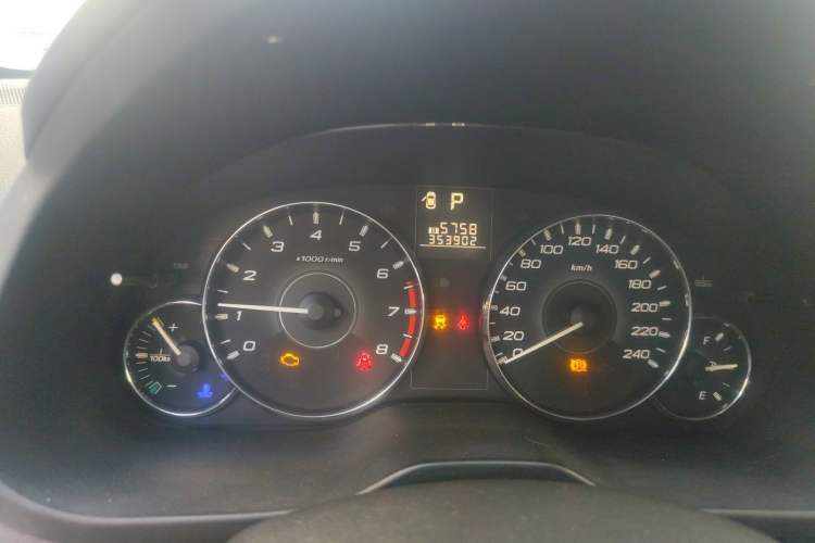 Used Subaru Outback 2011 2.5i Luxury Edition Odometer Close Up