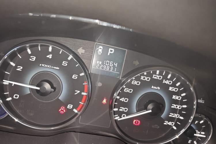 Used Subaru Outback 2011 2.5i Luxury Edition Odometer Close Up