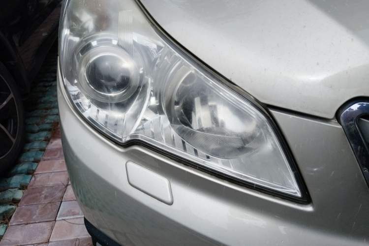 Used Subaru Outback 2011 2.5i Luxury Navigation Edition Right Front Headlight