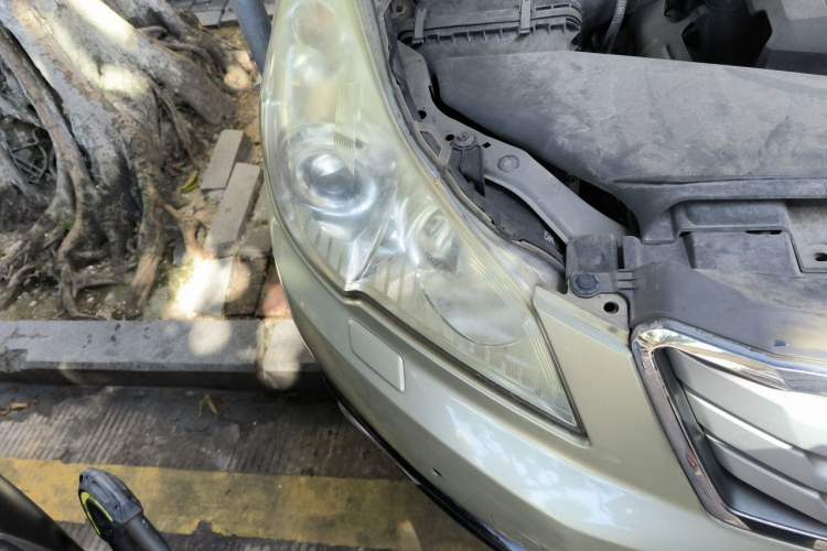 Used Subaru Outback 2011 2.5i Luxury Edition Right Front Headlight