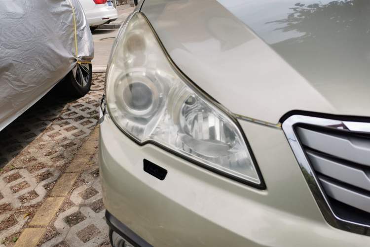 Used Subaru Outback 2011 2.5i Luxury Edition Right Front Headlight