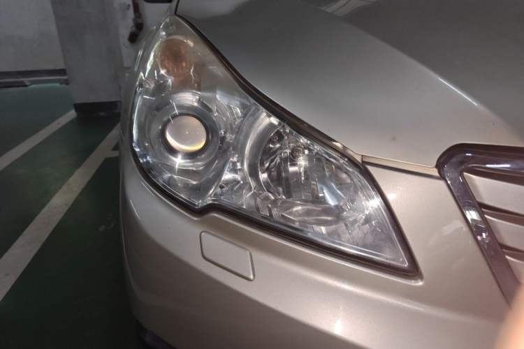 Used Subaru Outback 2011 2.5i Luxury Edition Right Front Headlight