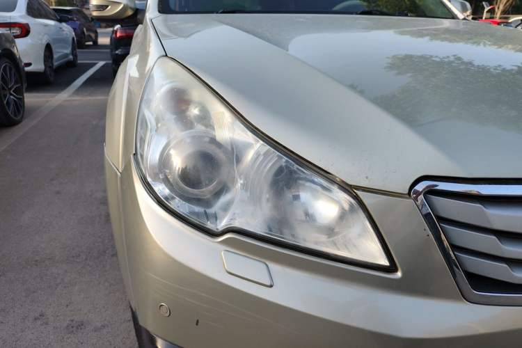Used Subaru Outback 2011 2.5i Luxury Edition Right Front Headlight
