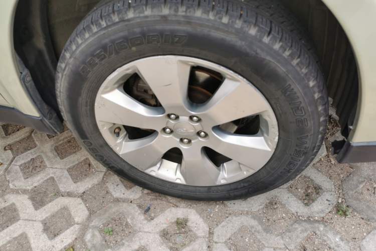 Used Subaru Outback 2011 2.5i Luxury Edition Right Front Wheel Hub