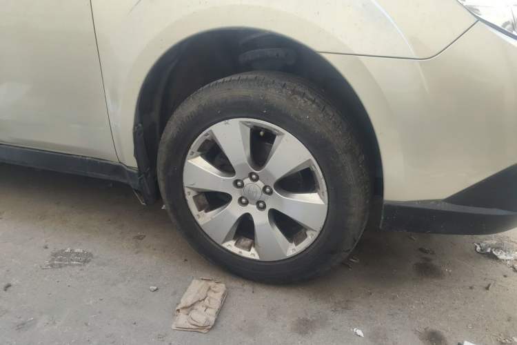 Used Subaru Outback 2011 2.5i Luxury Edition Right Front Wheel Hub