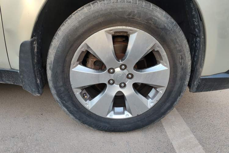 Used Subaru Outback 2011 2.5i Luxury Edition Right Front Wheel Hub