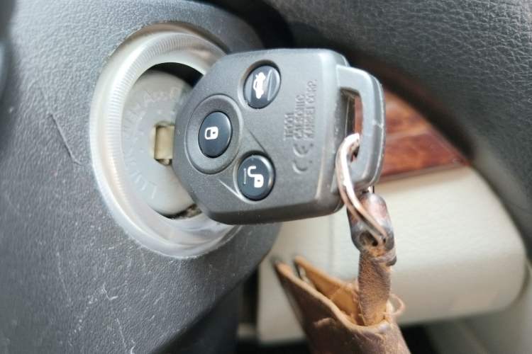 Used Subaru Outback 2011 2.5i Luxury Navigation Edition Vehicle Key