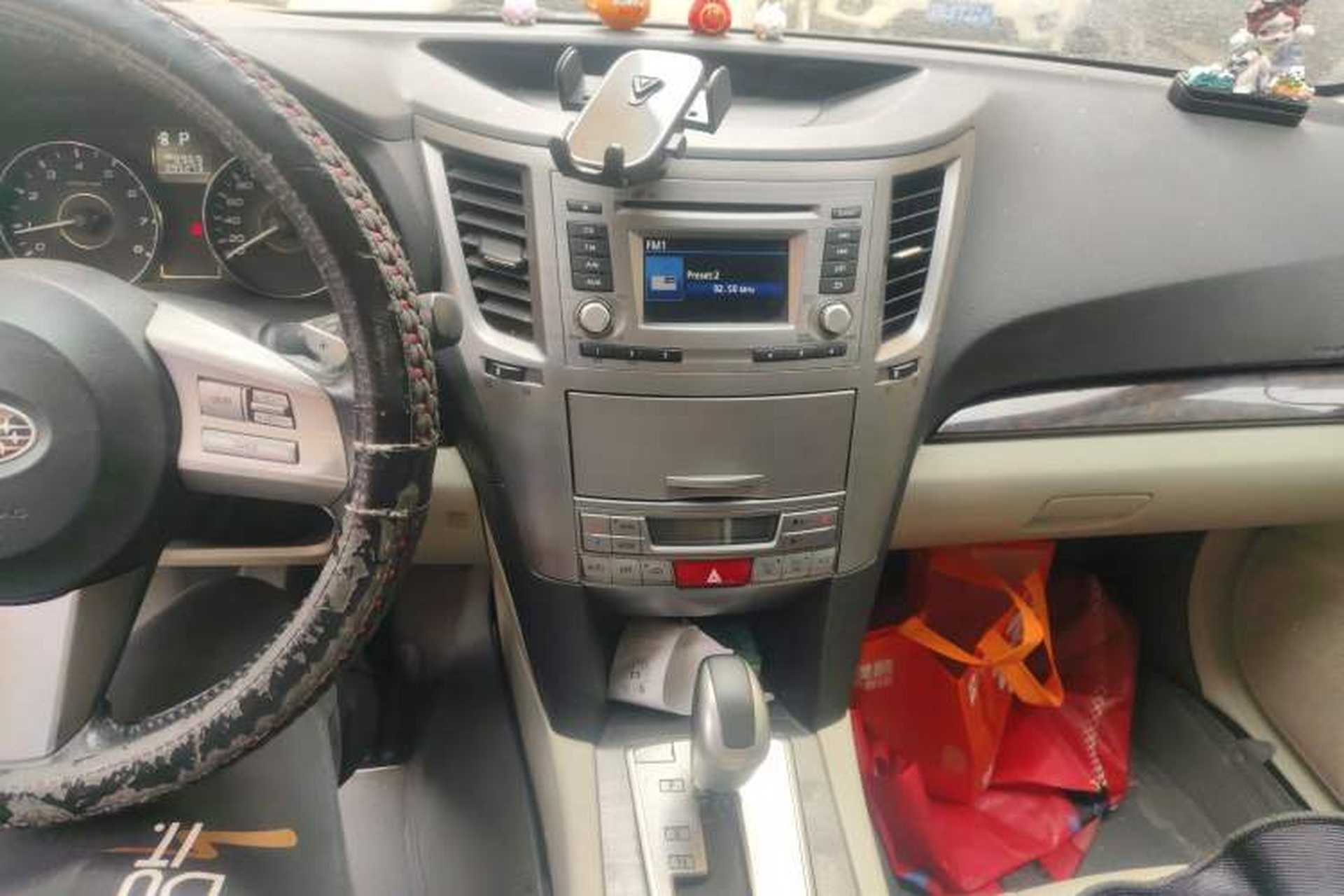 Used Subaru Outback 2012 2.5i Luxury Edition Audio And AC Panel