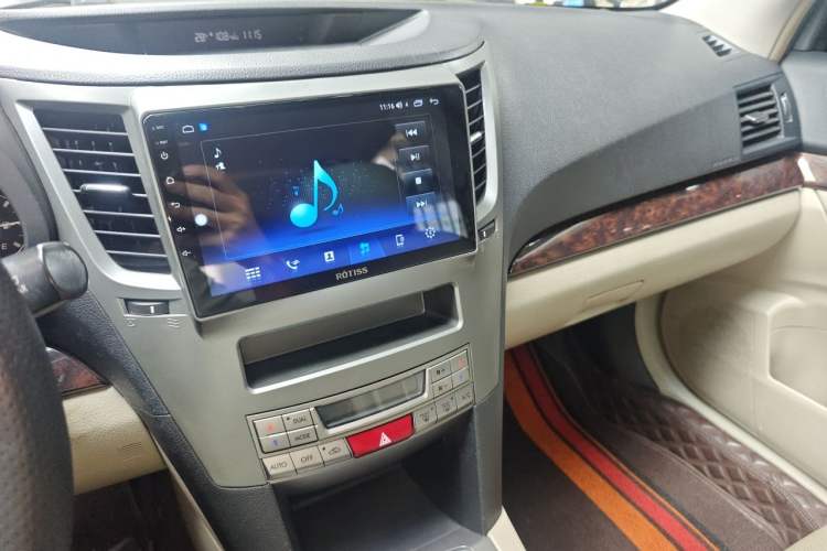 Used Subaru Outback 2012 2.5i Luxury Edition Audio And AC Panel