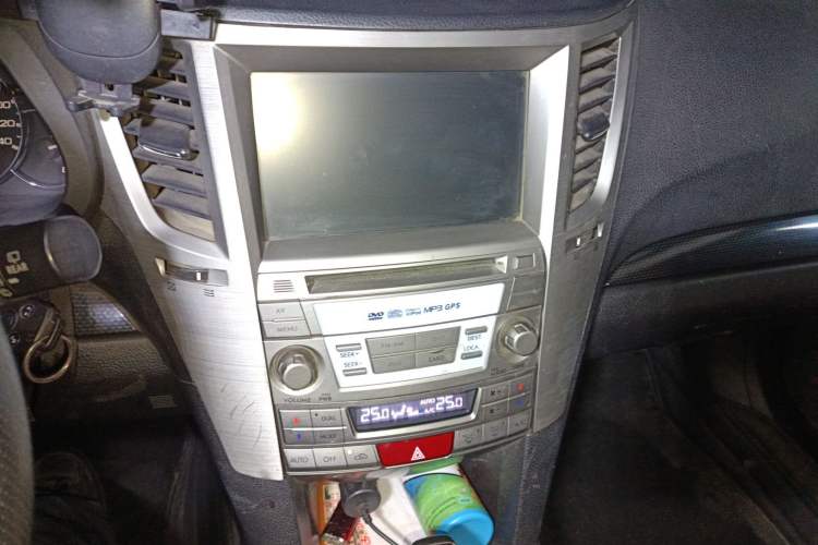 Used Subaru Outback 2012 2.5i Sport Edition Audio And AC Panel