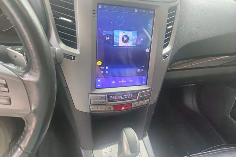 Used Subaru Outback 2012 2.5i Sport Edition Audio And AC Panel