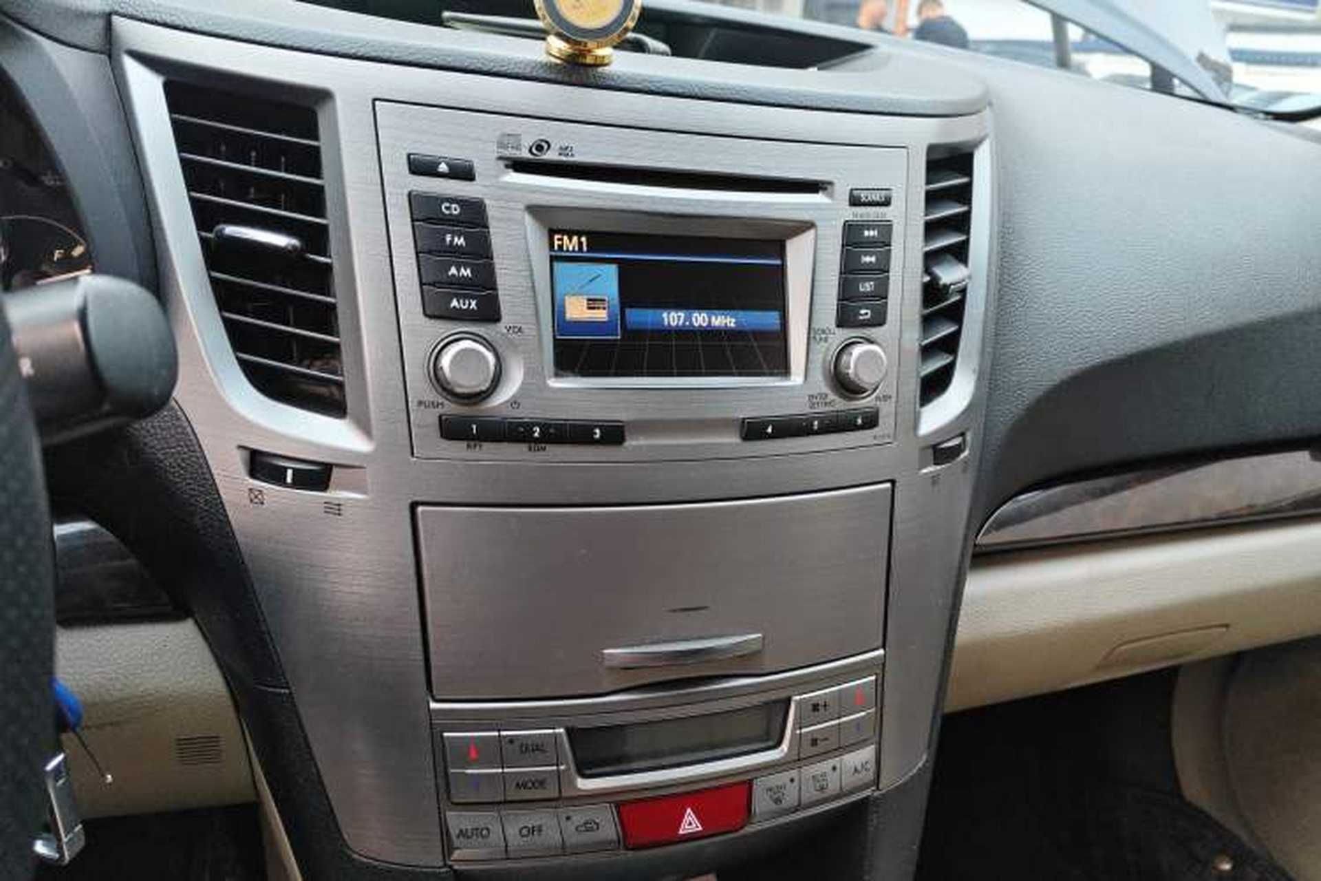 Used Subaru Outback 2012 2.5i Luxury Edition Audio And AC Panel