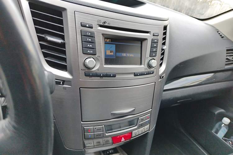 Used Subaru Outback 2012 2.5i Sport Edition Audio And AC Panel