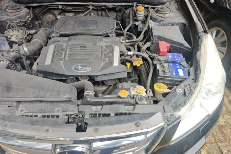 Used Subaru Outback 2012 2.5i Luxury Edition Engine Bay Left