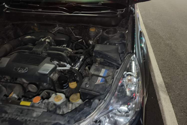 Used Subaru Outback 2012 2.5i Luxury Edition Engine Bay Left