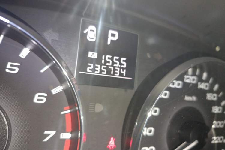 Used Subaru Outback 2012 2.5i Sport Edition Odometer Close Up
