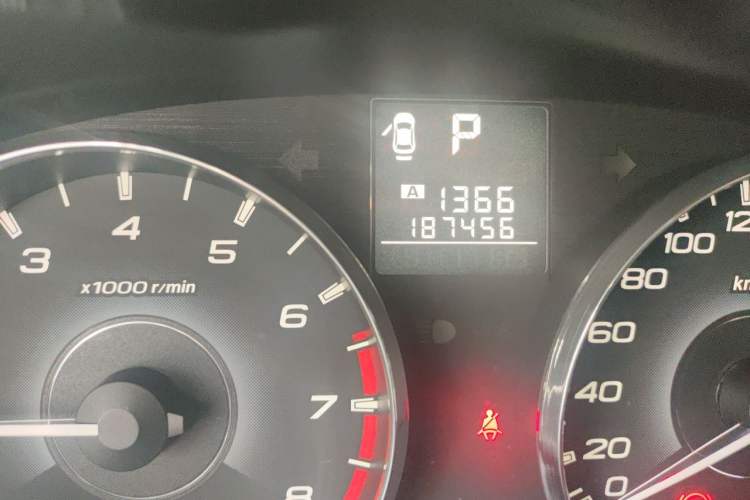Used Subaru Outback 2012 2.5i Sport Edition Odometer Close Up