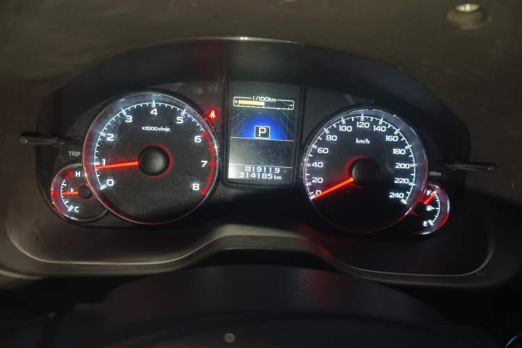Used Subaru Outback 2012 2.5i Luxury Edition Odometer Close Up
