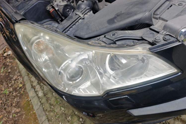 Used Subaru Outback 2012 2.5i Luxury Edition Right Front Headlight