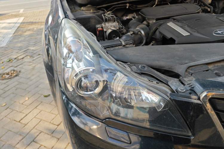 Used Subaru Outback 2012 2.5i Sport Edition Right Front Headlight