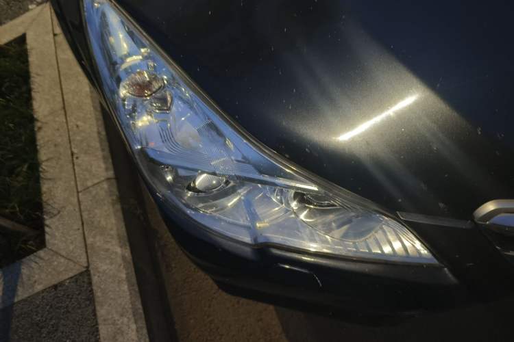 Used Subaru Outback 2012 2.5i Luxury Edition Right Front Headlight