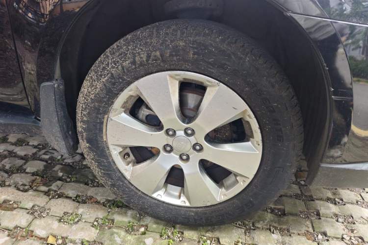 Used Subaru Outback 2012 2.5i Luxury Edition Right Front Wheel Hub