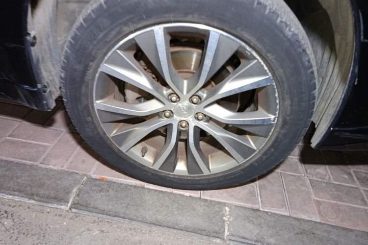 Used Subaru Outback 2012 2.5i Sport Edition Right Front Wheel Hub